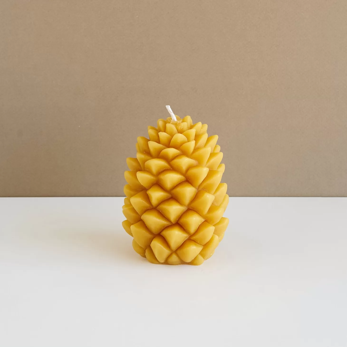 Trois fois par jour Chandelle De Cire D'Abeille Pomme De Pin Best Sale