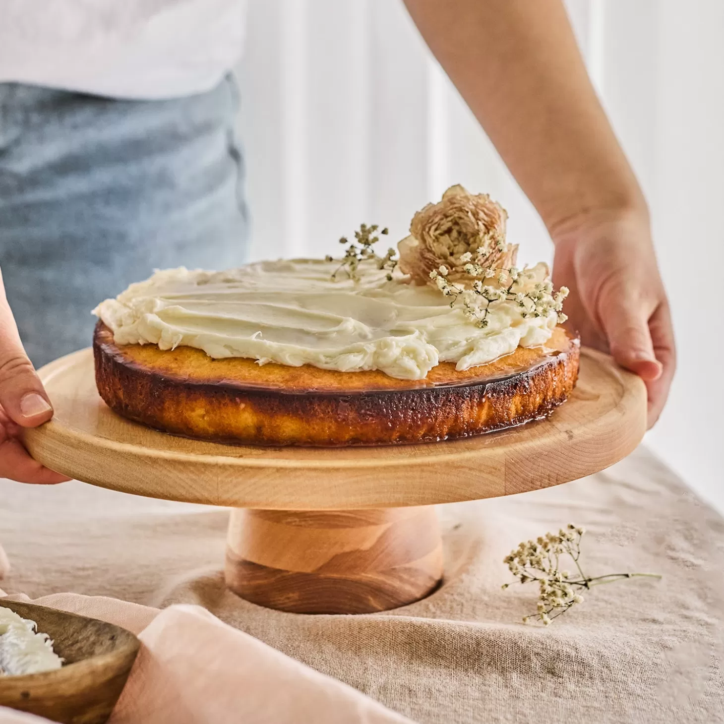 Trois fois par jour Plateau A Gateau En Merisier Store